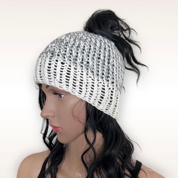 Handmade Knit Messy Bun High Ponytail Beanie Hat Gray White Crochet Unisex - Picture 1 of 7